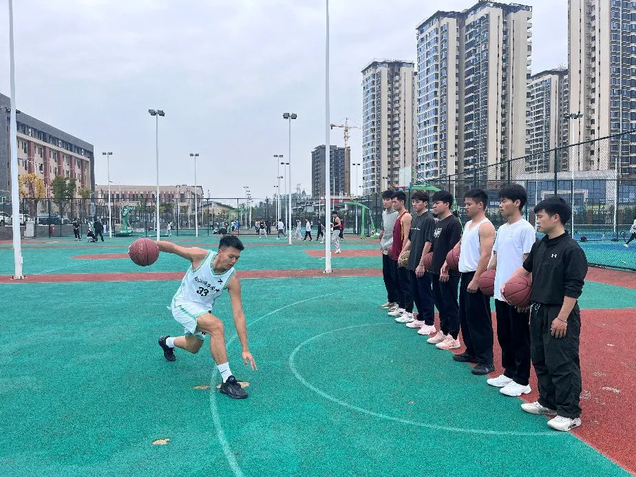 美国篮球训练计划一整套_1